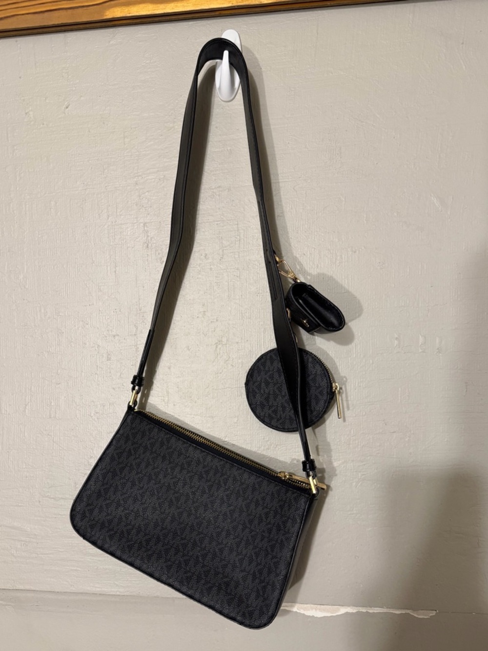 Michael Kors Black Jet Set Crossbody - Picture 2 of 3